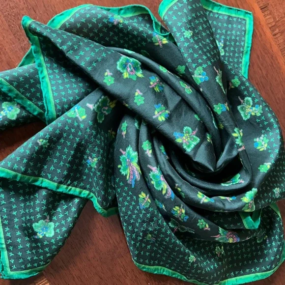 Emanuel Ungaro Black Silk Scarf with Green Floral Motif 22“ x 22“ - Picture 6 of 10